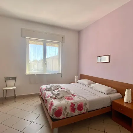 Tirreno Apartment *