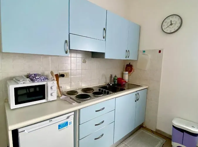 Tirreno Apartament *